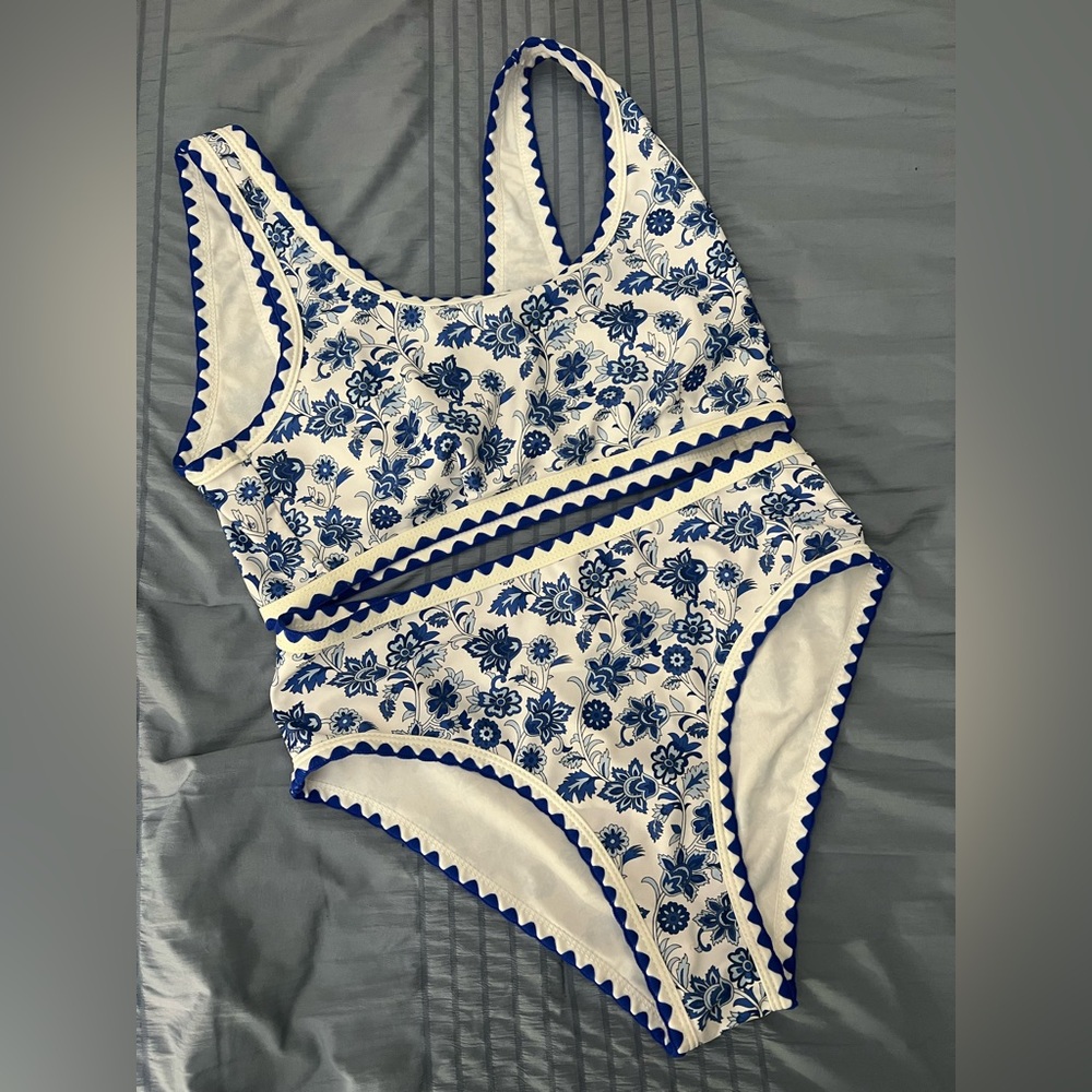 Never worn! Blue & White Floral Two-Piece Swimsuit size Medium